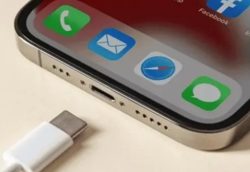 潮州苹果15维修分享iPhone15改USB-C接口后能和安卓用户互借充电器吗